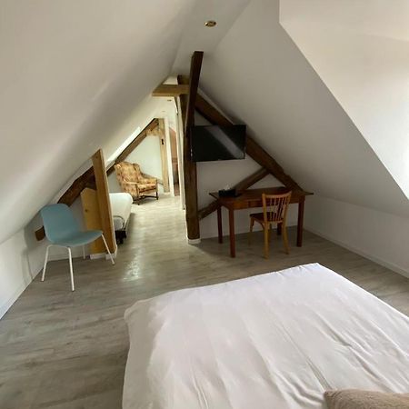 L'Annexe Du Chateau De Saint Genix Exterior foto